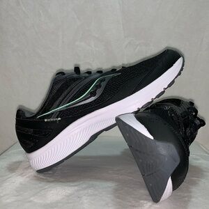 Saucony Cohesion 15 Running Women's size 11 Wide *NEW*